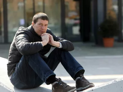 - 07.03.2022 - Goran Vojnović, filmski in televizijski režiser ter scenarist, pisatelj in kolumnist //FOTO: Tomaž Skale