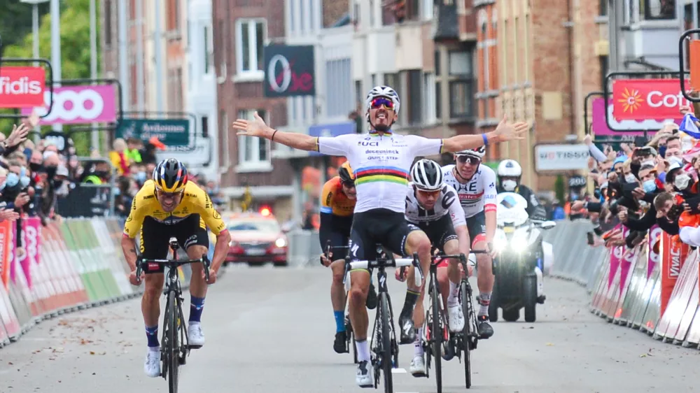 Li&egrave;ge-Bastogne-Li&egrave;ge 2020 - 04/10/2020 - Li&egrave;ge / Li&egrave;ge (257 km) - Belgique - Julian ALAPHILIPPE (DECEUNINCK- QUICK - STEP)Primoz ROGLIC (JUMBO - VISMA) - Marc HIRSCHI (TEAM SUNWEB) - Tadej POGACAR (UAE TEAM EMIRATES)