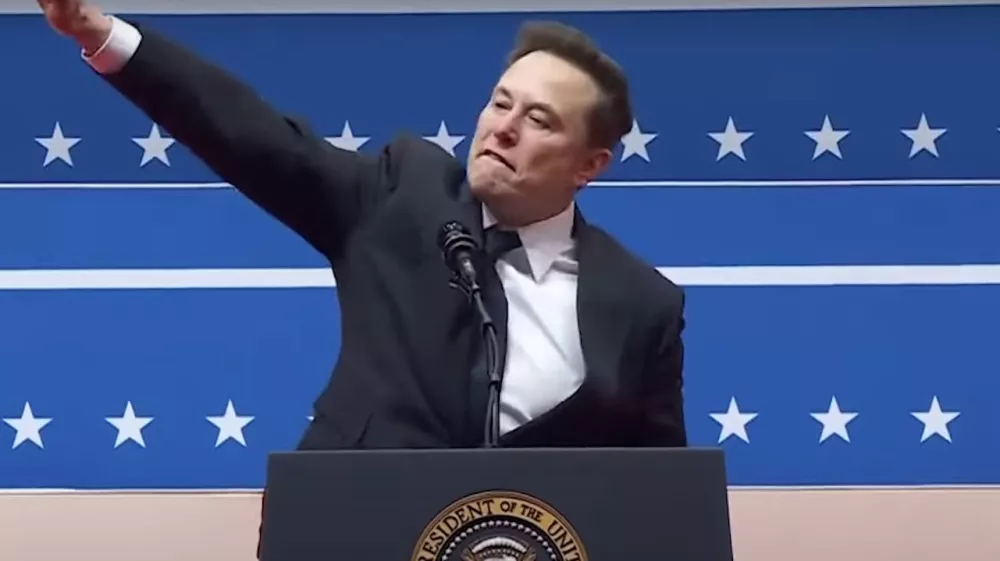 Elon Musk si je na zborovanju po zmagi Donalda Trumpa na predsedni&scaron;kih voluvah v ZDA privo&scaron;čil sporno gesto.