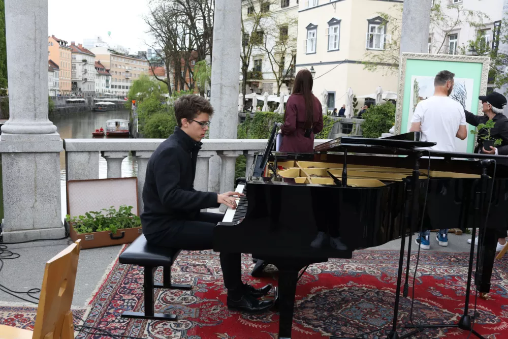 19.04.2025. Tradicionalno či&scaron;čenje Ljubljanice. Foto: Bojan Velikonja 