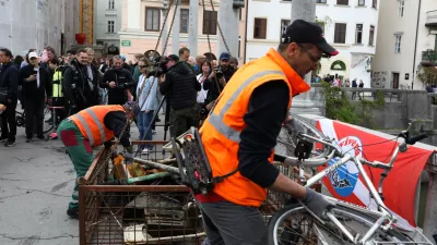 19.04.2025. Tradicionalno či&scaron;čenje Ljubljanice. Foto: Bojan Velikonja 