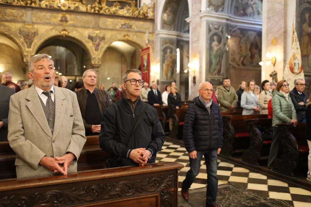 20.04.2025. Vstajenjska ma&scaron;a v cerkvi Sv. Nikolaja v Ljubljani, ki jo je vodil nad&scaron;kof Stanislav Zore. Foto: Bojan Velikonja
