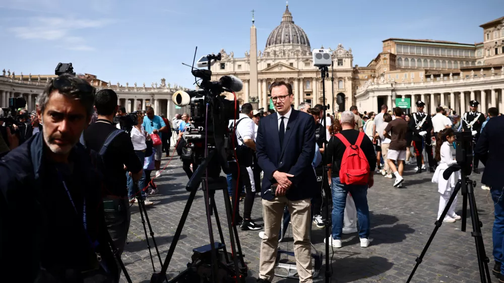 Members of the media gather outside St. Peter's Square, after the death of Pope Francis was announced by the Vatican, in Rome, Italy April 21, 2025. REUTERS/Yara Nardi