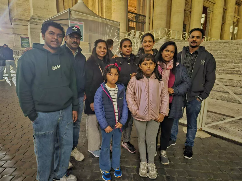 Trg Svetega Petra, Vatikan, 21. 4. 2025