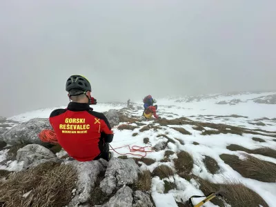 GRS Tolmin - re&scaron;evanje obnemoglih planincev na Krnu