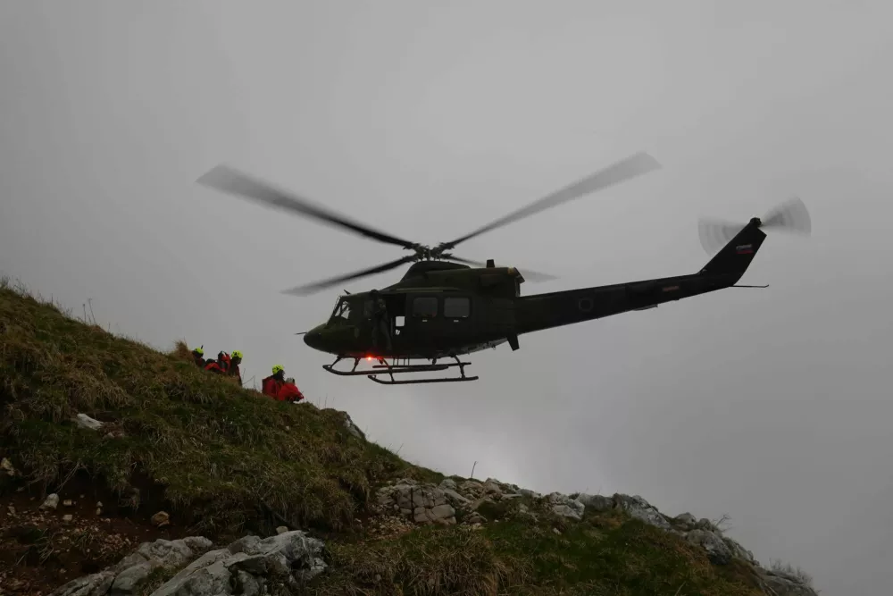 GRS Tolmin - re&scaron;evanje obnemoglih planincev na Krnu