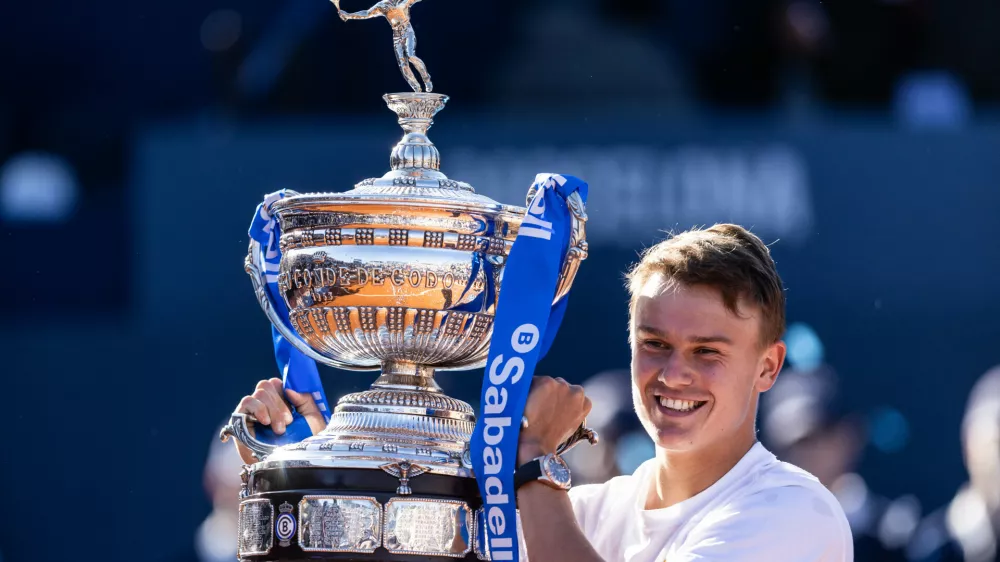 20 April 2025, Spain, Sabadell: Danish tennis player Holger Rune celebrates winning the Barcelona Open Tennis tournament, after defeating Spain's Carlos Alcaraz in theor men's singles final match at Real Club de Tenis de Barcelona. Photo: Marti Segura Ramoneda/ZUMA Press Wire/dpa