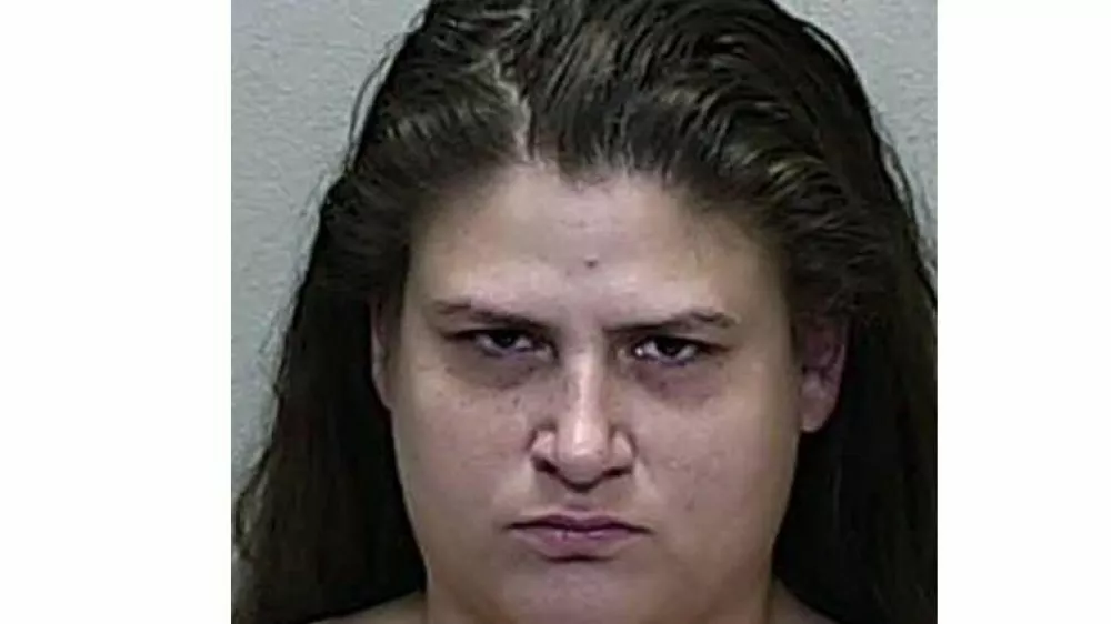 Američanka Christina Anne Adams je umorila očeta in hudo ranila mamo, ker sta ji rekla, naj se izseli. 