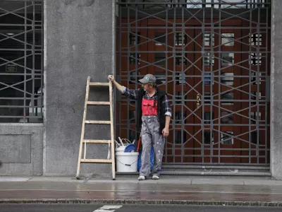 &raquo;Po oceni indeksa, ki ga na podlagi novic izračunava Evropska centralna banka (ECB), je negotovost gospodarske politike v območju evra trenutno več kot trikrat večja od zgodovinskega povprečja,&laquo; je opozoril namestnik guvernerja Banke Slovenije Primož Dolenc. Foto: Luka Cjuha