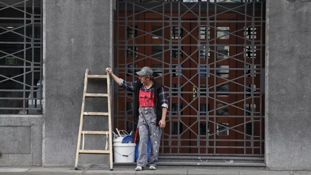 &raquo;Po oceni indeksa, ki ga na podlagi novic izračunava Evropska centralna banka (ECB), je negotovost gospodarske politike v območju evra trenutno več kot trikrat večja od zgodovinskega povprečja,&laquo; je opozoril namestnik guvernerja Banke Slovenije Primož Dolenc. Foto: Luka Cjuha