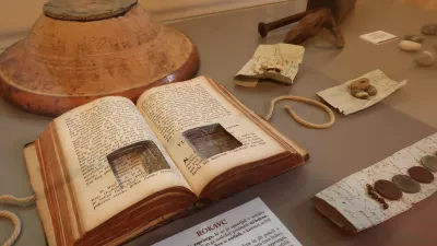 Razstava Skrivna modrost, razstava o staroverstvu v Posočju, zbirka Pavla Medve&scaron;čka, dvorec Vogrsko / Foto: Nata&scaron;a Bucik Ozebek