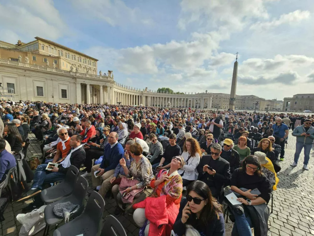Verniki čakajo na zadnje slovo od papeža Franči&scaron;ka.