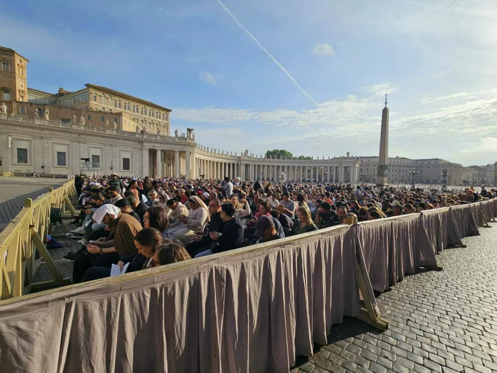 Verniki čakajo na zadnje slovo od papeža Franči&scaron;ka.