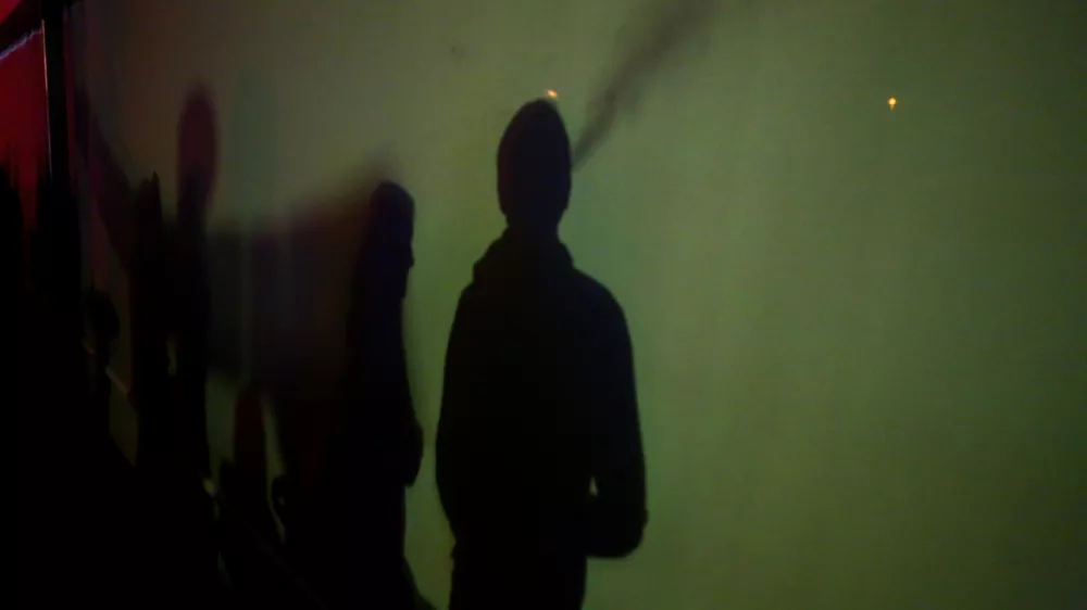 simbolična fotografija, par, mo&scaron;ki in ženska, spoznavnje, sence, kajenje- 29.01.2016 - Največji zmenek na slepo v S-LOVE-niji 7 - spoznavni dogodek - Ona-On.com -  //FOTO: Bojan Velikonja