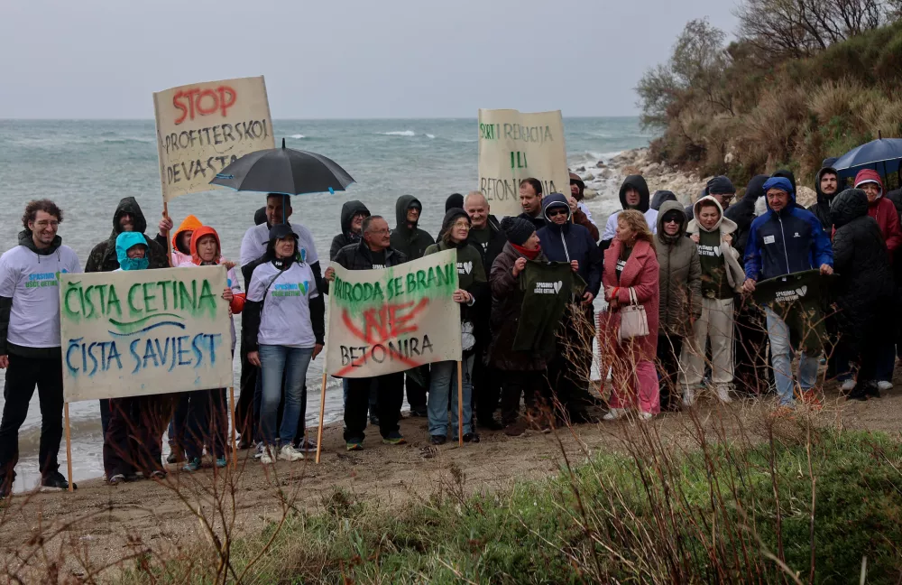23.03.2025., Omis - Prosvjed za ocuvanje usca Cetine na kojem se planira izgradnja marine za jedrilice. Photo: Ivana Ivanovic/PIXSELL