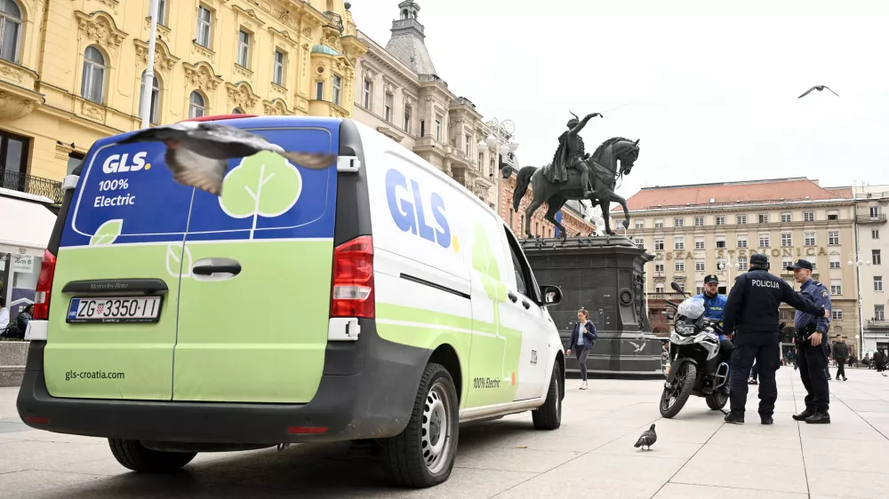 Preiskava nesreče na Trgu bana Jelačića v Zagrebu. Foto: Pixsell
