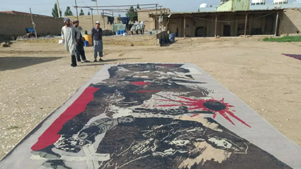 Afganistan, Kabul.V Cukrarni bo na ogled razstava z naslovom Unternehmen Barbarossa-Ausstellung! Laibach Kunst, ki se poklanja legendarnemu bendu in njihovi različici znamenite Picassove slike Guernica.Afganistanska preproga, ki je del razstave Unternehmen Barbarossa-Ausstellung! Laibach Kunst.Foto: Laibach/A/Political