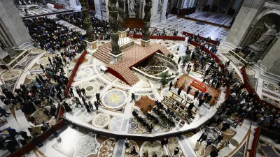 24 April 2025, Vatican, Vatican City: The body of the late Pope Francis rests in state at St. Peter's Basilica, following his death on Easter Monday at the age of 88. The Argentine pontiff, who served as the head of the Catholic Church from 2013, leaves behind a significant legacy and has made a profound impact on millions around the world. Photo: Cecilia Fabiano/LaPresse via ZUMA Press/dpa