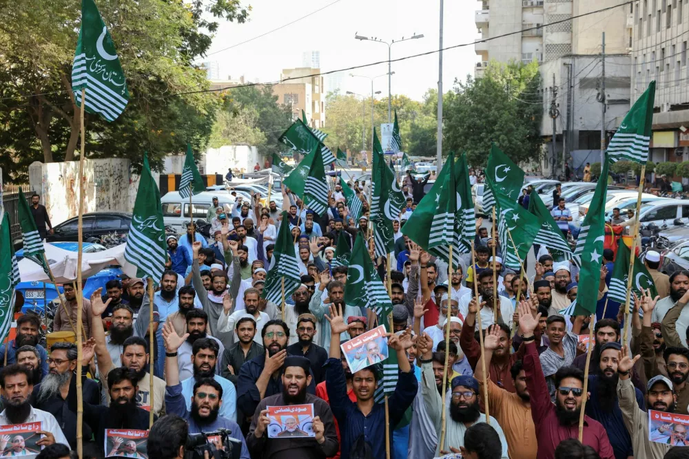 Supporters of the Pakistan Markazi Muslim League (PMML), protest against the suspension of Indus Waters Treaty by India, in Karachi, Pakistan April 24, 2025. REUTERS/Akhtar Soomro