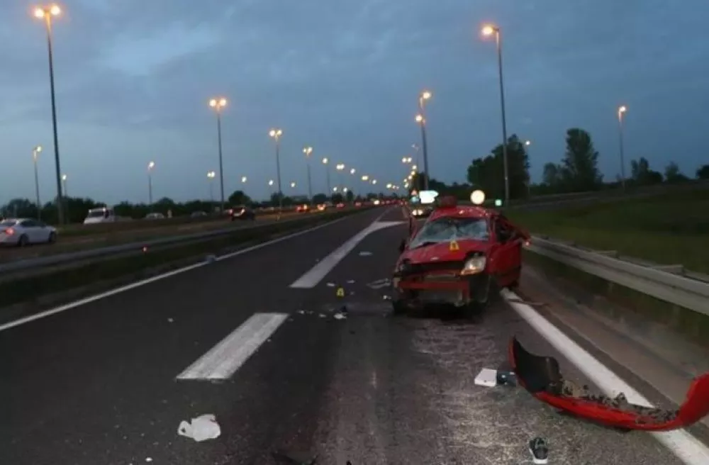 Hrva&scaron;ki voznik je na zagreb&scaron;ki avtocesti trčil v avto z dvema Slovencema. To je ostalo od njega. 