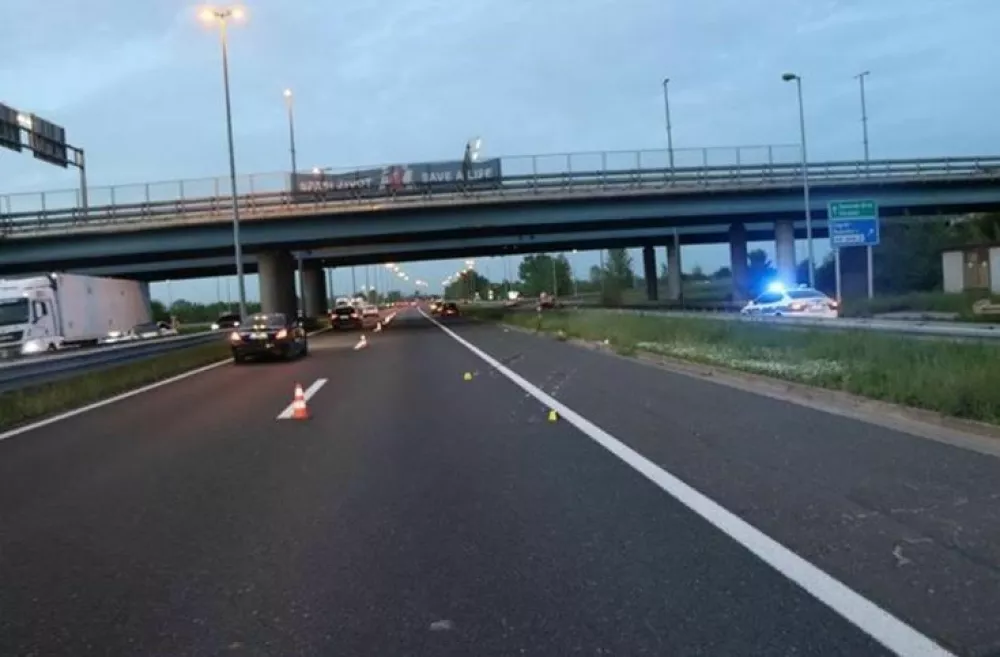 Hrva&scaron;ki voznik je na zagreb&scaron;ki avtocesti trčil v avto z dvema Slovencema. To je ostalo od njega. 