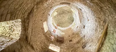 Posebej urejen prostor na gradu Rihemberk, kjer v sožitju z okoljem živijo netopirji. Foto: Boštjan Perovšek