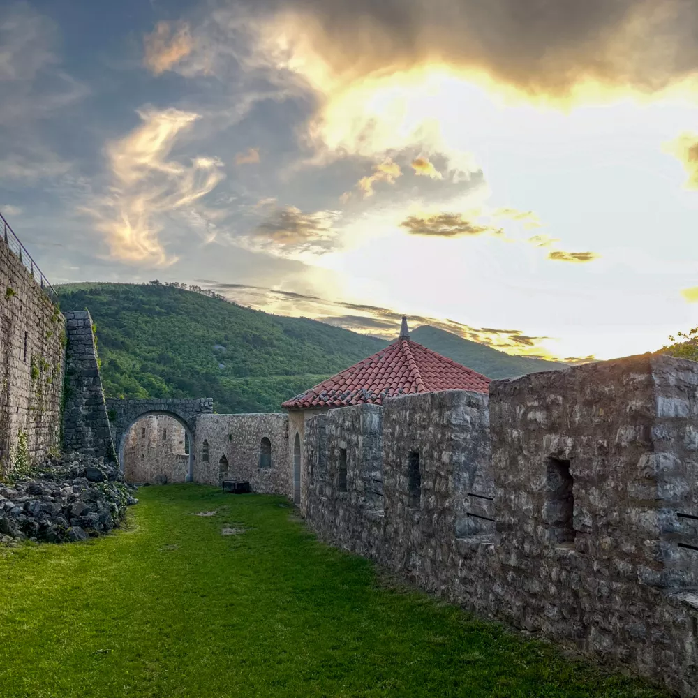 Zvočna skulptura Nesli&scaron;no &ndash; sli&scaron;no, med netopirji bo do konca leta dostopna v času odprtja gradu, to pa je le ob sobotah in nedeljah. Foto: osebni arhiv skladatelja