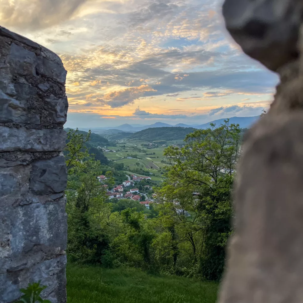 Pogled z gradu Rihemberk, z domovanja netopirjev. Foto: Bo&scaron;tjan Perov&scaron;ek