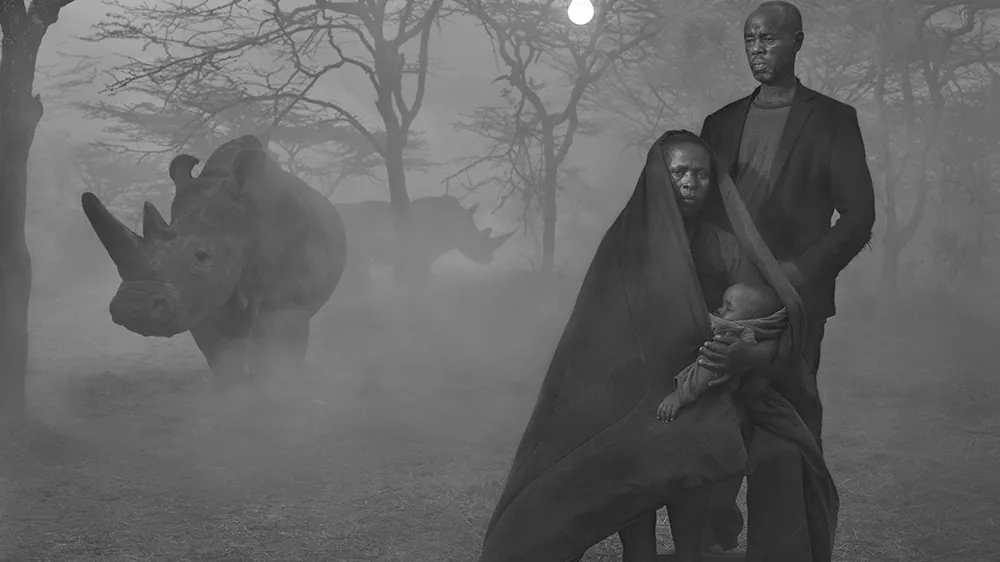 Na razstavi Nicka Brandta v Galeriji CD tudi delo Alice Stanley in Najin, nastalo leta 2020 v Keniji. F Nick Brandt