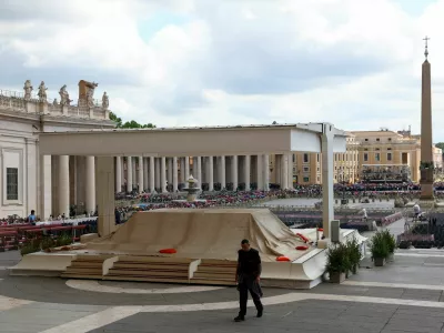 A view shows an area outside St. Peter's Basilica where Pope Francis's coffin is to be laid during his funeral ceremonies, at the Vatican, April 25, 2025. REUTERS/Claudia Greco