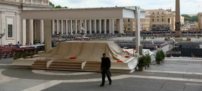 A view shows an area outside St. Peter's Basilica where Pope Francis's coffin is to be laid during his funeral ceremonies, at the Vatican, April 25, 2025. REUTERS/Claudia Greco