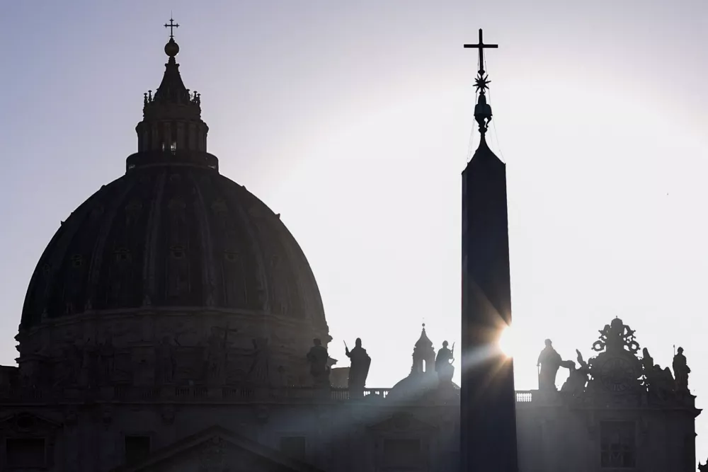 A view shows St. Peter's Basilica, as Pope Francis lies in state, at the Vatican, April 25, 2025. REUTERS/Amanda Perobelli / Foto: Amanda Perobelli
