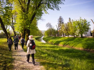 Posebnost te poti so prelepi naravni razgledi in urejene pohodne poti. F TS Petrinja
