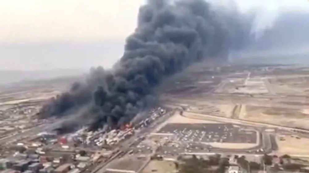 An aerial view shows plumes of smoke rising, following a suspected explosion of chemical materials which killed multiple people and injured many others, in Bandar Abbas, Iran, in this screengrab obtained from a social media video released on April 27, 2025. Social Media/via REUTERS THIS IMAGE HAS BEEN SUPPLIED BY A THIRD PARTY. NO RESALES. NO ARCHIVES. MANDATORY CREDIT