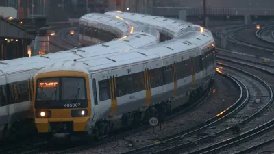 Trains travel to and from Victoria station in central London March 19, 2010. Britain's rail signal workers have voted to strike in a row over jobs and changes to working practices, their union said on Friday, raising the threat of a first national rail strike in 16 years. Any action would disrupt hundreds of thousands of passengers and be a headache for Prime Minister Gordon Brown, who already faces a walkout by British Airways staff with an election only weeks away. REUTERS/Andrew Winning (BRITAIN - Tags: EMPLOYMENT BUSINESS POLITICS TRANSPORT) - RTR2BU19