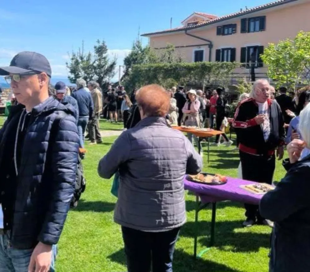 V pastoralnem kulturnem centru Georgios je potekalo druženje ob dobrotah piranskih gospodinj. Foto Tina Kresnik