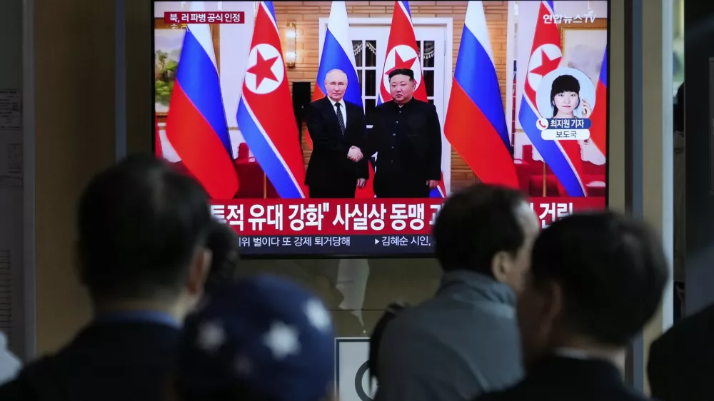 A TV screen shows a file image of North Korean leader Kim Jong Un, right, and Russian President Vladimir Putin in Pyongyang, during a news program at the Seoul Railway Station in Seoul, South Korea, Monday, April 28, 2025.(AP Photo/Ahn Young-joon)