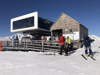 Krožna kabinska žičnica Zadnji Vogel ne obratuje le pozimi, temveč tudi v glavnem delu poletne sezone. Foto:&nbsp;Eva Branc