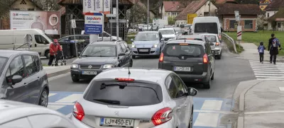Med Škofljico in Lavrico so zdaj vsak dan prometni zastoji. Foto: Jaka Gasar