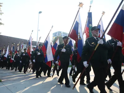 Leta 2023 je po podatkih ZPIZ država izplačala dodatek k pokojninam 3847 vojnim veteranom Teritorialne obrambe RS oziroma njihovim dedičem v skupni vi&scaron;ini 1,8 milijona evrov. Fotografija je simbolična. Foto: Luka Cjuha