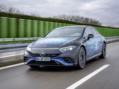 Mercedes-Benz startet Stra&szlig;entests des ersten Fahrzeugs mit Festk&ouml;rperbatterie Mercedes-Benz starts road testing first solid-state-battery vehicle 