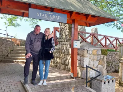 Miha Bric in Julia Slapnik verjameta, da ima Stari grad dobro zgodbo in da je magnet tudi za goste. F Vesna Levičnik