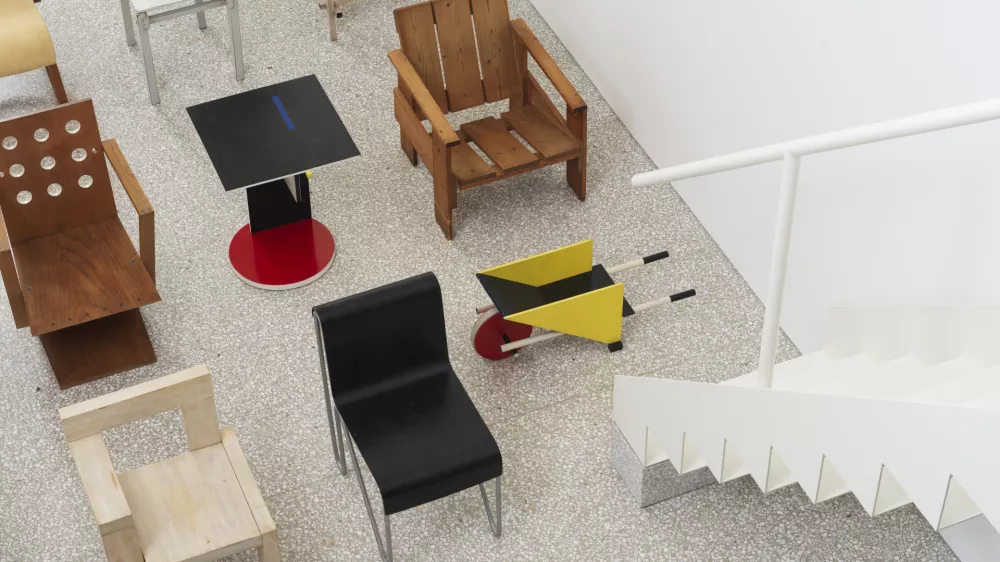 Razstava Ansambel &ndash; Gerrit Rietveld in zbirka MAO prikazuje izjemno nizozemsko oblikovanje. Foto: Jaka Babnik