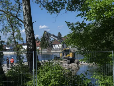 28.4.2025 Gradnja nogometnih igri&scaron;č, &Scaron;tepanjsko naselje, &Scaron;port Ljubljana, &Scaron;portni Park Golovec &ndash;ureditev povr&scaron;in nogometnih igri&scaron;čFOTO: Nik Erik Neubauer