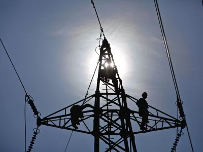 V Sloveniji popolnega električnega mrka nismo doživeli že več desetletij, so se pa dogajali manj&scaron;i mrki z zelo omejenimi lokalnimi posledicami, ki so bile odpravljene v nekaj urah. F Luka Cjuha Q