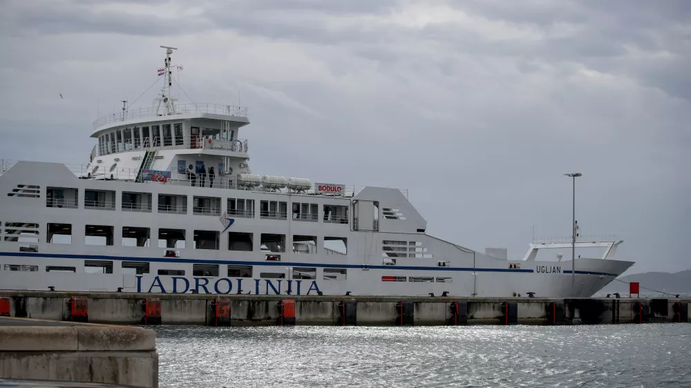 28.01.2025., Zadar - Mnoge trajektne linije su u prekidu radi jakog juga, dok je trajektna linija Zadar - Preko i dalje otvorena Photo: Sime Zelic/PIXSELL