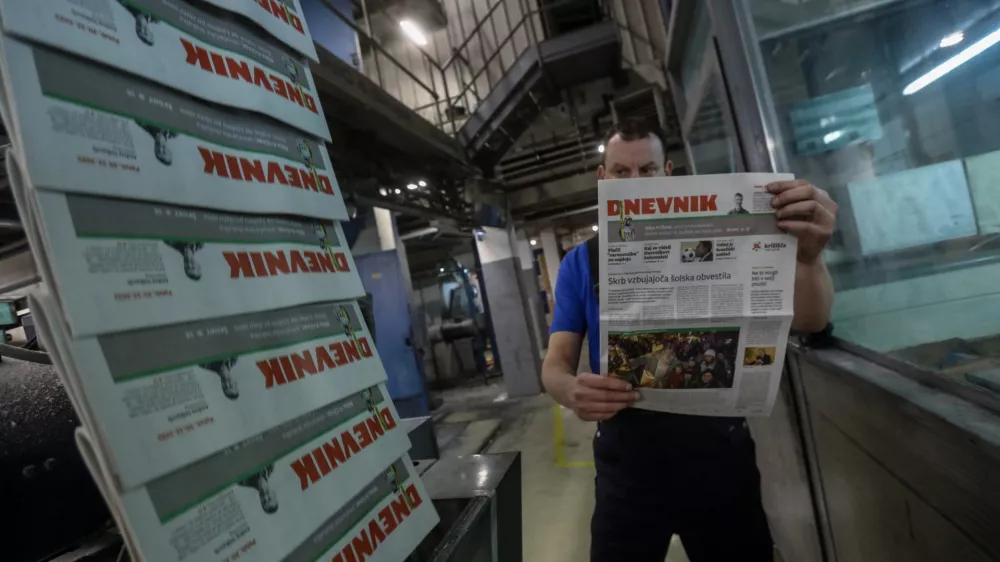 Časopis Dnevnik29.12.2022 - Tiskarna SET Vevče tiskanje časopisaFoto: Luka Cjuha