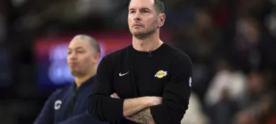 Los Angeles Lakers head coach JJ Redick follows the action from the sideline during the second half against Los Angeles Clippers on Tuesday, Feb. 4, 2025, in Inglewood, Calif. (AP Photo/Kevork Djansezian) / Foto: Kevork Djansezian