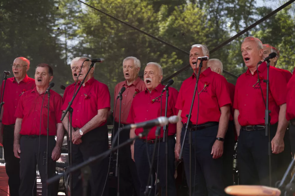 ppz partizanski pevski zbor01.05.2025 Praznovanje 1. maja, praznika dela na Rožniku - tradicionalna prvomajska proslavaFOTO: Nik Erik Neubauer