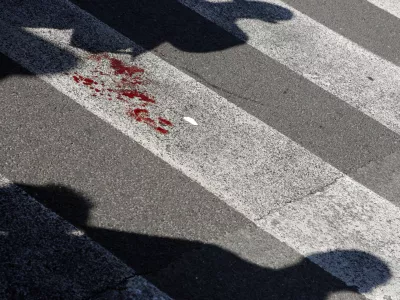 - Zmajsk most - prometna nersreča v kateri je voznik trćil v pe&scaron;ca na prehodu za pe&scaron;ce /FOTO: Bojan Velikonja